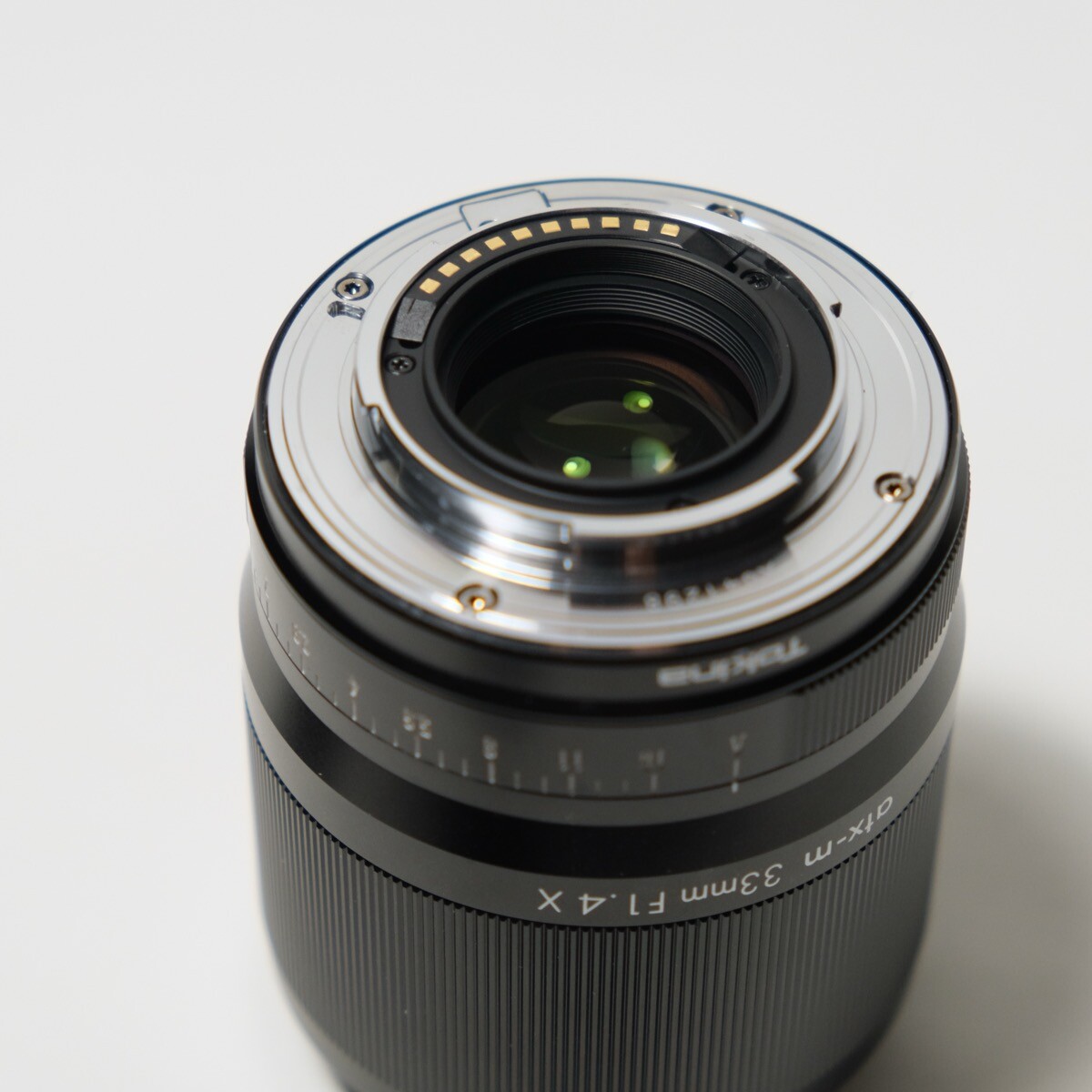Tokina atx-m 33mm F1.4 後玉和金屬接環