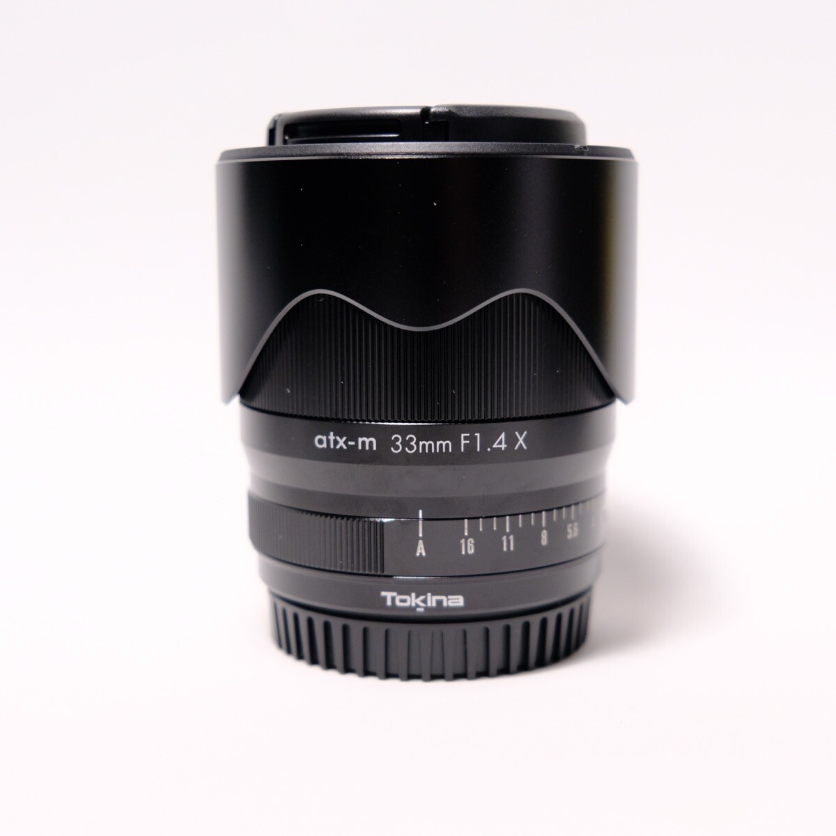 Tokina atx-m 33mm F1.4 鏡頭外觀，大小約72mm