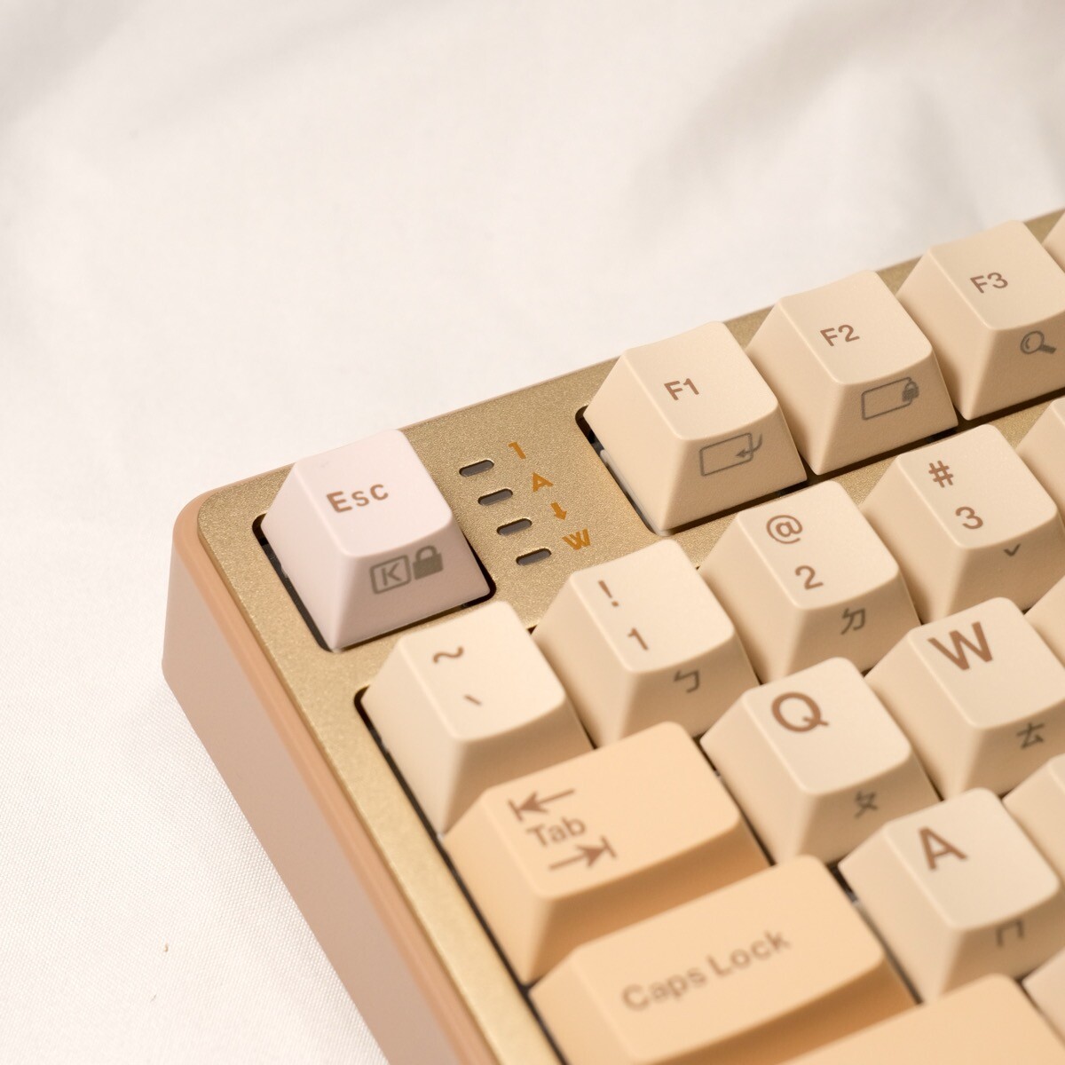 irocks K85R 狀態指示燈