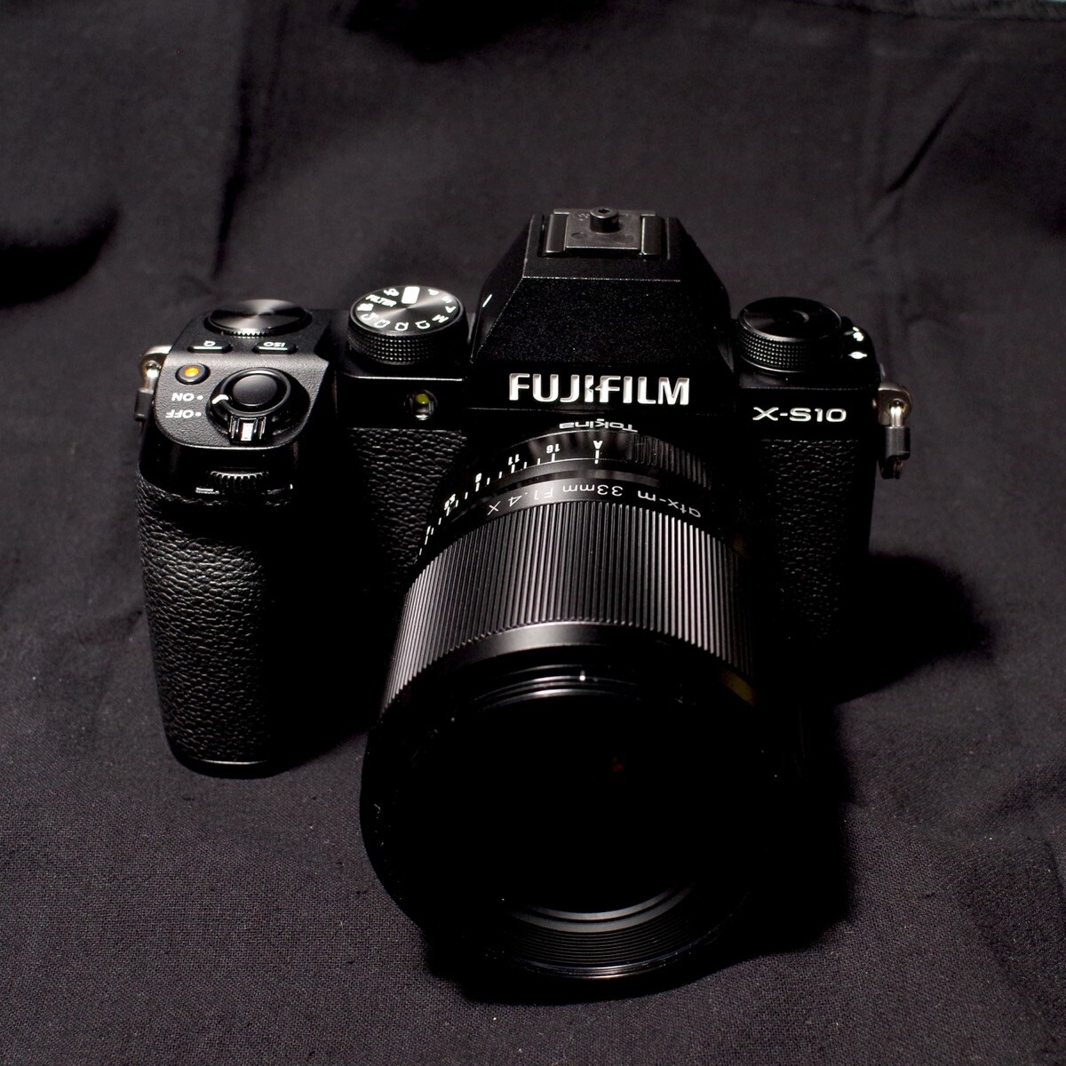 Tokina atx-m 33mm F1.4 裝上X-S10的樣子 非常的搭