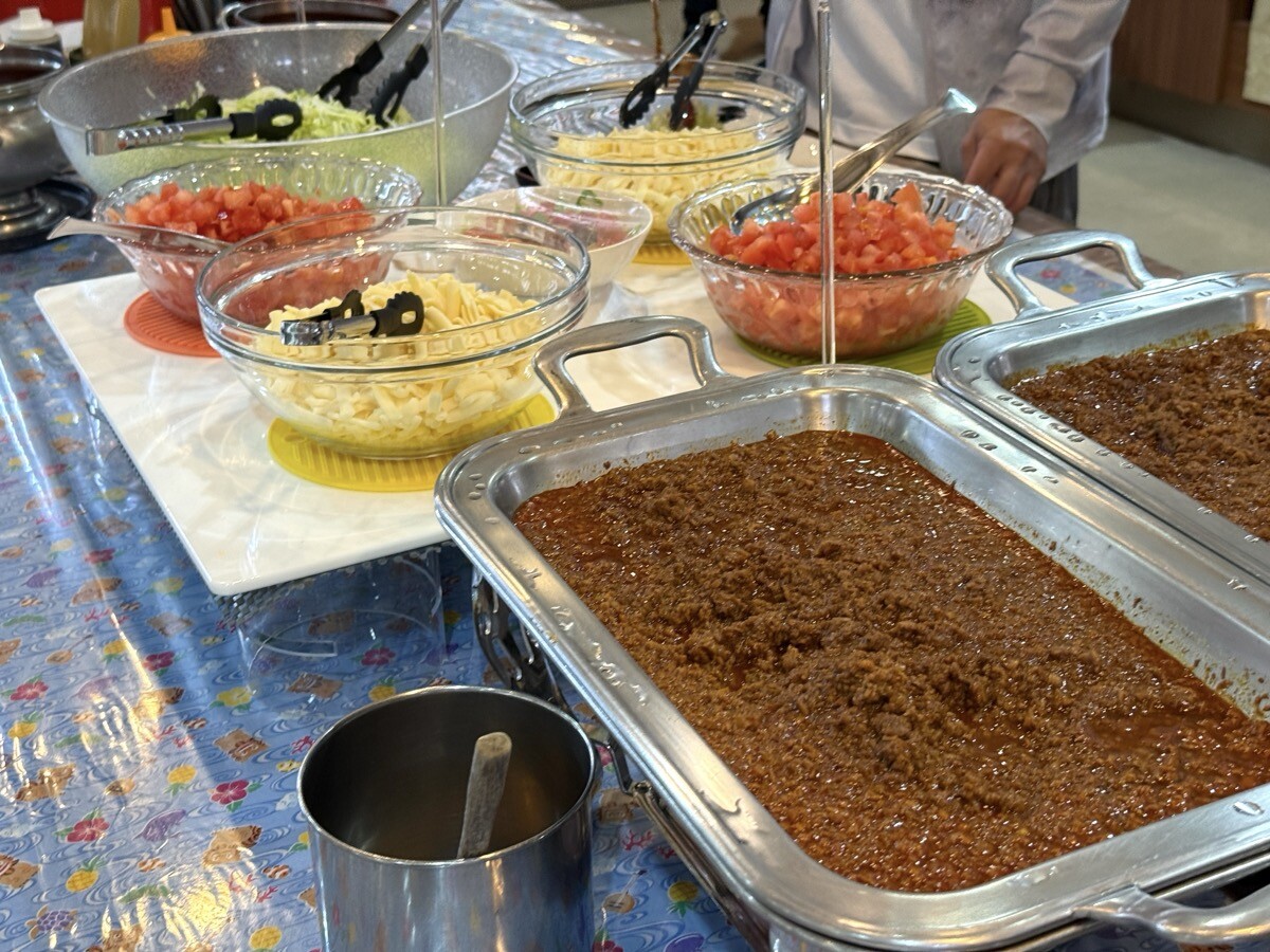 沖繩文化王國 自助餐餐廳的自製塔可飯