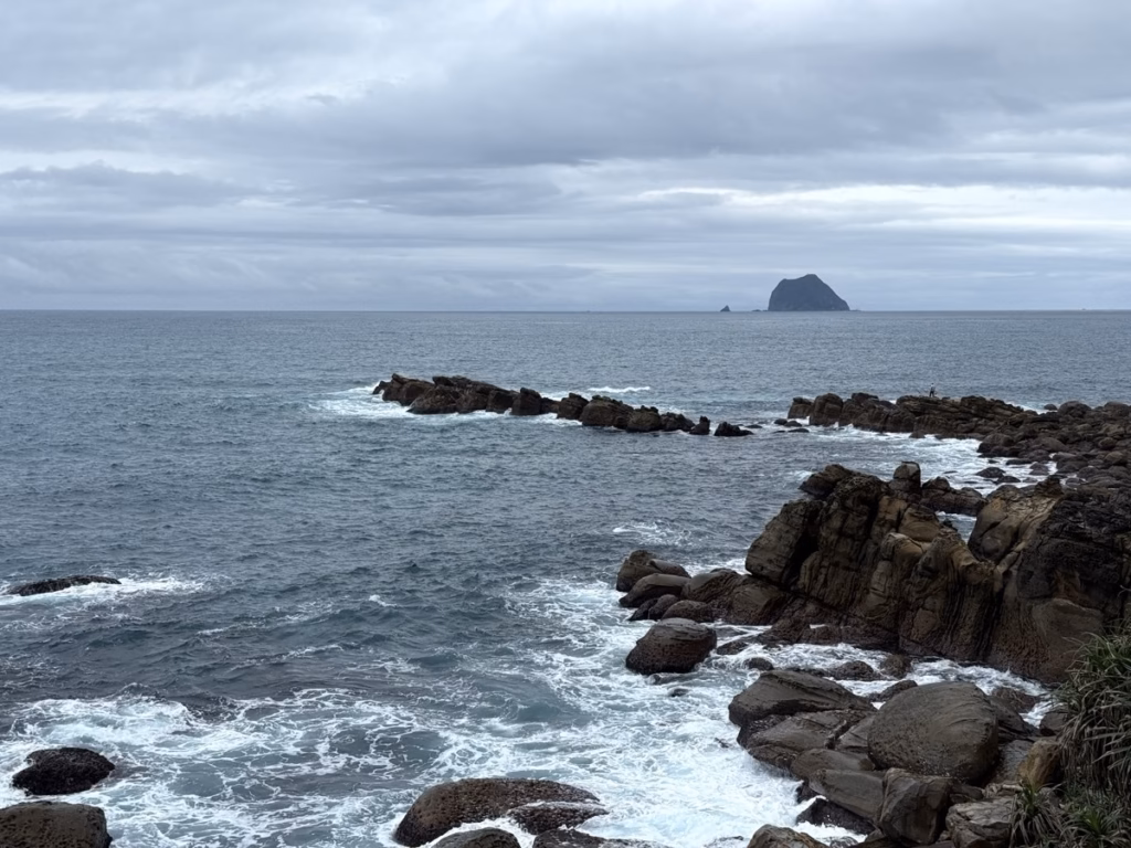 從外木山海神餐廳遠眺基隆嶼