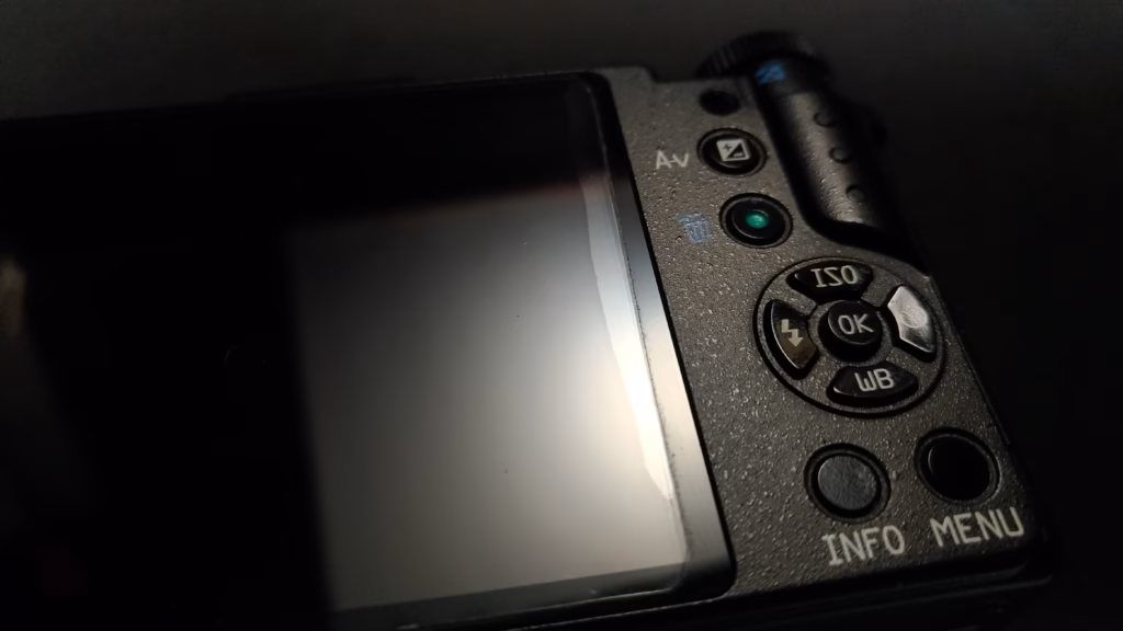 PENTAX Q黑色機身的金屬按鍵