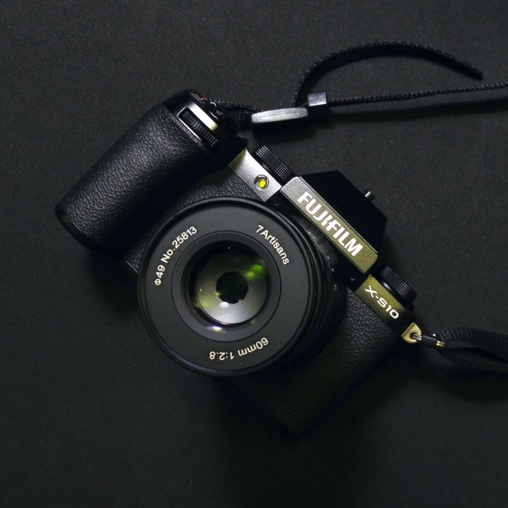 七工匠 7Artisans 60mm f/2.8 Macro II 開箱-接上X-S10的樣子
