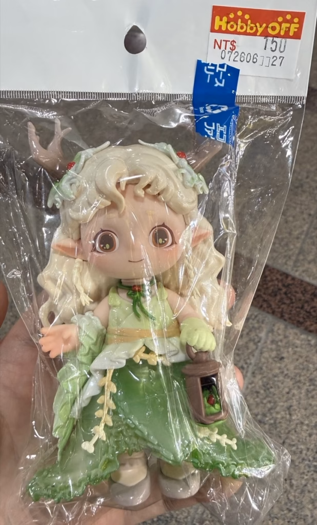 在Hobby OFF台北K區地下街店買的一眼就有興趣的不知名娃娃